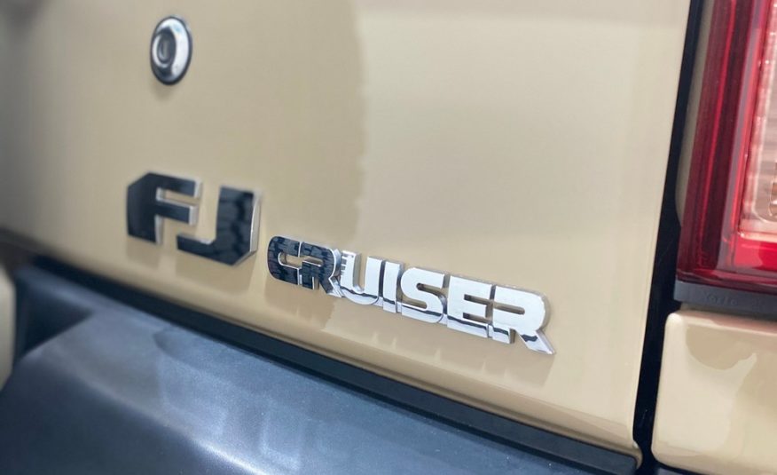 TOYOTA FJ CRUISER