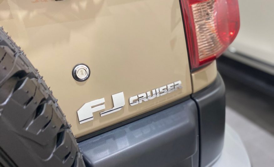 TOYOTA FJ CRUISER