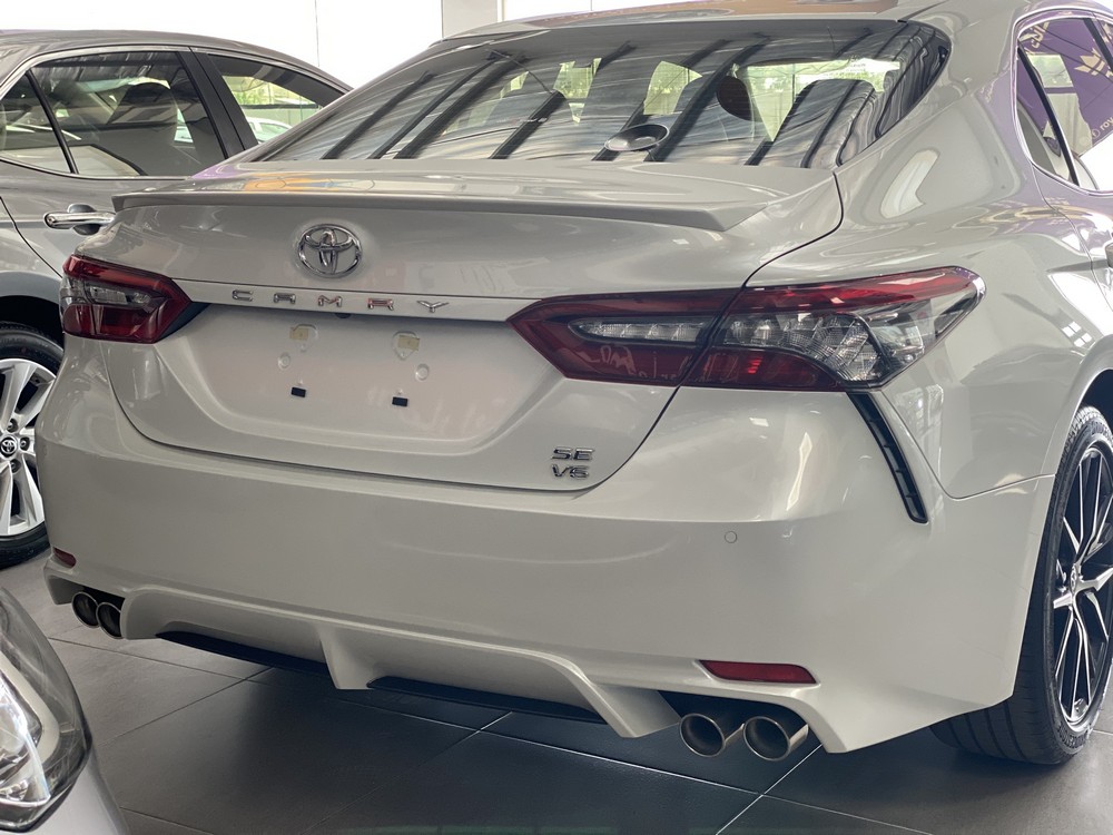 Toyota Camry SE V6